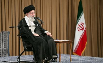 پیام مهم رهبر انقلاب: جنایتکاران صهیونیست بدانند بسیار کوچکتر از آنند که به ساخت مستحکم حزبالله لبنان صدمه مهمی وارد کنند