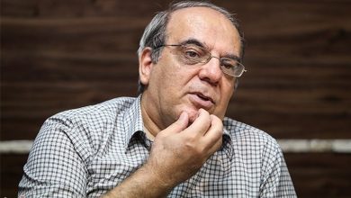 عباس عبدی: با توجه به تاکید آقای پزشکیان درباره آموزش و بهداشت، ولی وزارت آموزش و پرورش همچنان درگیر مقنعه دختربچهها حتی در کلاس است