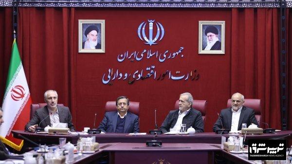 پزشکیان به وزارت اقتصاد رفت