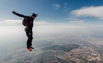 سالم ماندن یک گوشی که از ارتفاع ۴هزار متری سقوط کرده بود