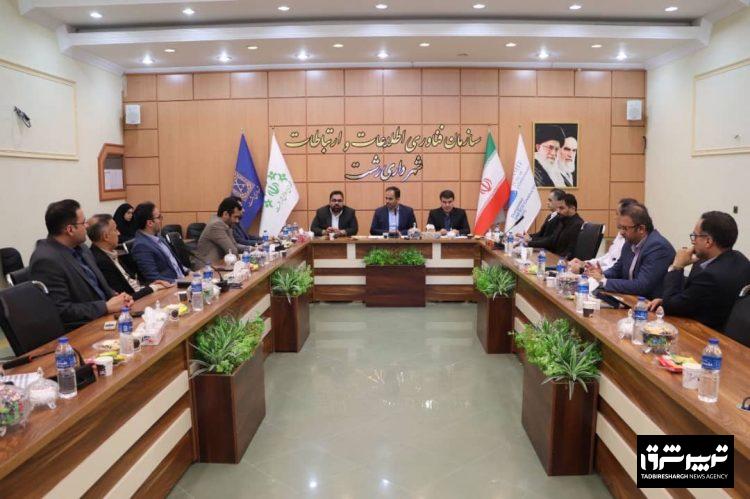 شهردار رشت در نشست با مدیران و روسای سازمان های تابعه تأکید کرد: توسعه ناوگان حمل‌ونقل عمومی و تسریع در بهسازی و آسفالت معابر شهری