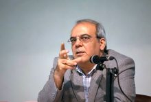 واکنش عباس عبدی به ارسال پیامک‌های حجاب : آقایان روسای قوا خیلی صریح و روشن در این باره موضع‌گیری و مبانی حقوقی آن را بیان کنید