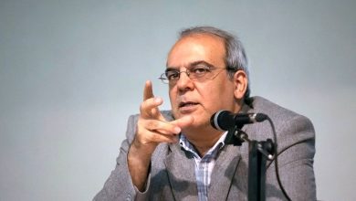 واکنش عباس عبدی به ارسال پیامک‌های حجاب : آقایان روسای قوا خیلی صریح و روشن در این باره موضع‌گیری و مبانی حقوقی آن را بیان کنید