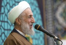 مسیح مهاجری: سپردن تریبون نمازجمعه به کسی که افکار عمومی خواهان کنار گذاشتن اوست، لجبازی با مردم است