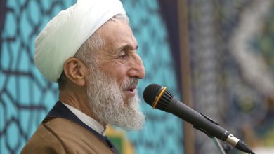 مسیح مهاجری: سپردن تریبون نمازجمعه به کسی که افکار عمومی خواهان کنار گذاشتن اوست، لجبازی با مردم است