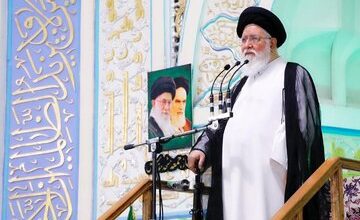 علم‌الهدی: اگر دشمن، ایمان را از نسل جوان بگیرد، مردم دیگر پشتیبان نظام دینی نیستند