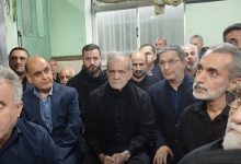 حضور رئیس جمهور مسعود پزشکیان و هادی حق‌شناس استاندار گیلان در مراسم ختم پدر جبار کوچکی‌نژاد نماینده مردم شهرستان رشت و خمام در مجلس شورای اسلامی