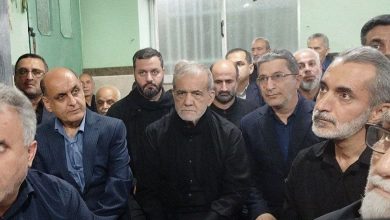 حضور رئیس جمهور مسعود پزشکیان و هادی حق‌شناس استاندار گیلان در مراسم ختم پدر جبار کوچکی‌نژاد نماینده مردم شهرستان رشت و خمام در مجلس شورای اسلامی