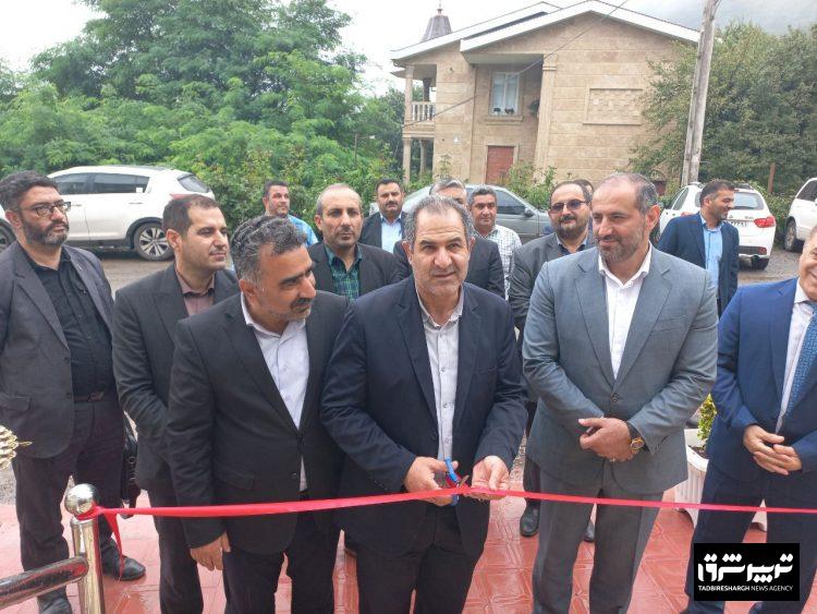 با حضور علی باقری معاون سیاسی استانداری گیلان و مسئولان شهرستان آستارا همزمان با هفته دولت چند پروژه عمرانی از جمله سردخانه؛جایگاه سوخت ؛مدرسه شش کلاسه؛تصفیه خانه و دو واحدهتل افتتاح و به بهره برداری رسید