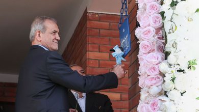 رئیس‌جمهور زنگ آغاز سال تحصیلی جدید را به صدا درآورد / حضور پزشکیان در دبستان ایثار در منطقه ۵ تهران
