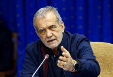 انتقاد روزنامه هم میهن از پزشکیان: با افتتاح نیروگاه خورشیدی وقت خودتان را تلف می کنید