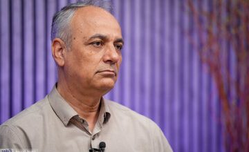 کنایه معنادار زیدآبادی به روزنامه کیهان در خصوص طرح صلح ترامپ؛ ظاهرا هنوز خبرش به میدان توپخانه نرسیده!