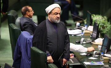 ادعای جنجال برانگیز رسایی درباره قیمت بنزین/ افزایش قیمت ۳.۵ برابری در انتظار بنزین؟