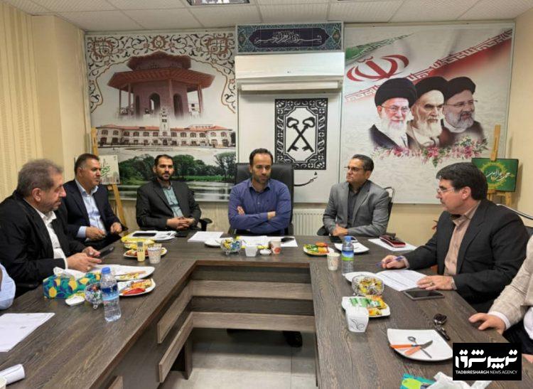 با حضور شهردار رشت و جمعی از معاونین و مدیران شهری؛ جلسه بررسی پروژه های عمرانی محدوده منطقه ۴ شهری برگزار شد