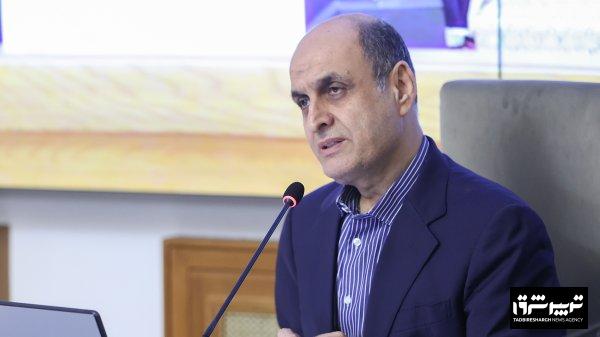 هادی حق‌شناس: در شرایط «نااطمینانی اقتصادی» به سر می‌بریم/ فعالان اقتصادی در حالت صبر و تماشا هستند