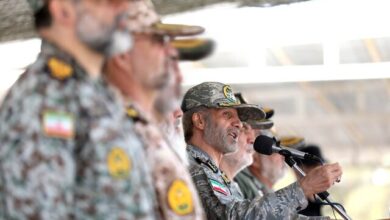 فرمانده کل ارتش: ما نه تنها منتظر نخواهیم ماند تا دشمن حمله کند، بلکه آمادگی لازم برای هرگونه پاسخ قاطع و درهم شکننده را در هر نقطه‌ای که منافع ملی ما ایجاب کند، داریم