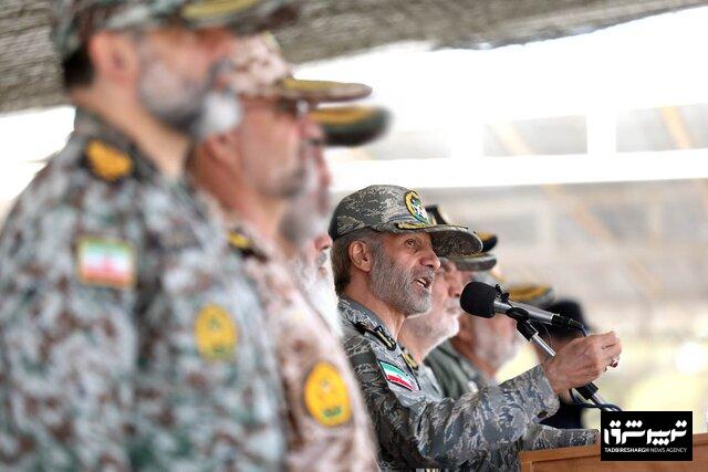 فرمانده کل ارتش: ما نه تنها منتظر نخواهیم ماند تا دشمن حمله کند، بلکه آمادگی لازم برای هرگونه پاسخ قاطع و درهم شکننده را در هر نقطهای که منافع ملی ما ایجاب کند، داریم