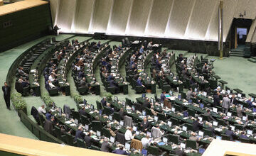 درخواست ۵۷ نماینده مجلس درباره افزایش حقوق کارگران نسبت به تورم/ لزوم تسریع در پرداخت حق بیمه درمان تکمیلی بازنشستگان کشوری