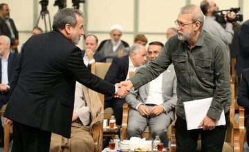 واکنش عراقچی به اظهارات لاریجانی درباره پیام تهدیدآمیز آمریکا/ مذاکره غیر مستقیم با آمریکا در دستورکار است؟