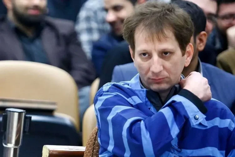 روزنامه جمهوری اسلامی: چرا محکومان فساد چای دبش و بابک زنجانی که با آن همه فسادمالی محکوم به اعدام شد الان به ریش مردم می خندند؟