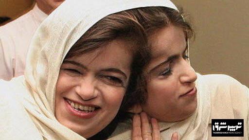 عکس/ لاله و لادن ۶ ساله در کنار امام خمینی؛ سال ۱۳۵۸