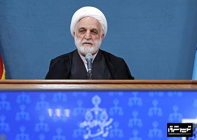 رئیس قوه قضاییه:
فساد همچون خوره است/ مدافع برپایی دادگاه‌های علنی و شفافیت هستم