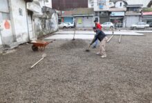 شهردار لاهیجان از آغاز عملیات کف سازی محلات خمیرکلایه و شعربافان خبر داد