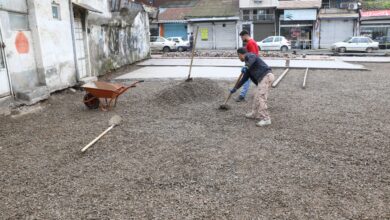 شهردار لاهیجان از آغاز عملیات کف سازی محلات خمیرکلایه و شعربافان خبر داد