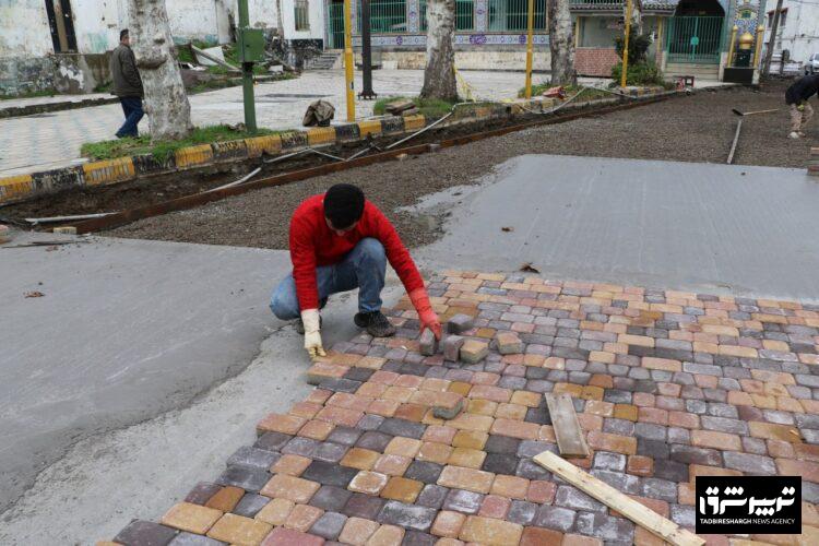 شهردار لاهیجان از آغاز عملیات کف سازی محلات خمیرکلایه و شعربافان خبر داد