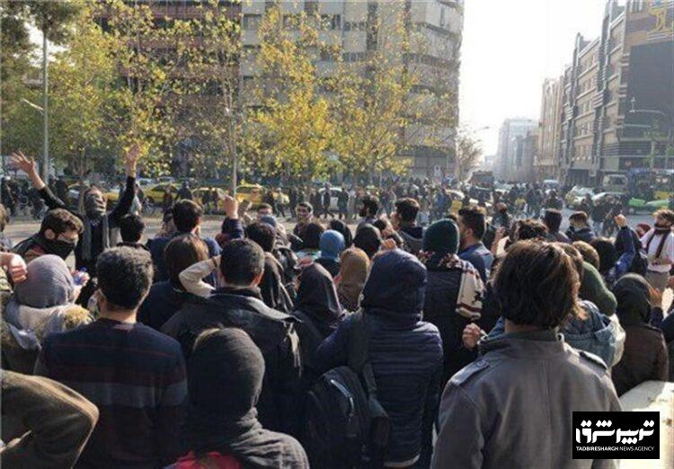 روزنامه جمهوری اسلامی: دولت کار درستی کرد که معترضان روزهای اخیر را اغتشاشگر نخواند/ پزشکیان نباید به دولت سایه اجازه نقش‌آفرینی بدهد