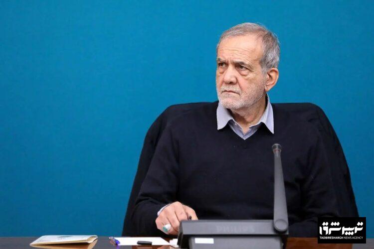 پزشکیان: دیگر دلار ۲۸۵۰۰ تومانی به کسی نمی‌دهیم/ دلار را به هر کسی می‌دهیم می‌خورد