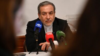 وزیر خارجه ایران در مصاحبه با شبکه آمریکایی با بیان اینکه ما آمریکاییها را دشمن خود نمیدانیم افزود: سیاستهای دولت آمریکا را خصمانه علیه ایران میدانیم. وقتی آن خصومتها متوقف شود، شاید بتوانیم نوع متفاوتی از رابطه را در نظر بگیریم.