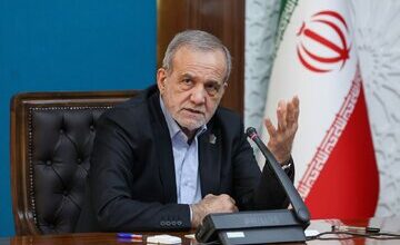 پاسخ جالب پزشکیان به سوالی درباره مذاکرات ایران و آمریکا در جمع خبرنگاران