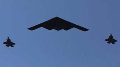 بمبافکن B-2 Spirit یکی از گرانقیمتترین هواپیماهای نظامی جهان است که برای نفوذ پنهان در دفاعهای دشمن طراحی شده، نهتنها قیمت سرسامآوری دارد بلکه هر ساعت پرواز آن نیز هزینه عظیمی روی دست نیروی هوایی آمریکا میگذارد.